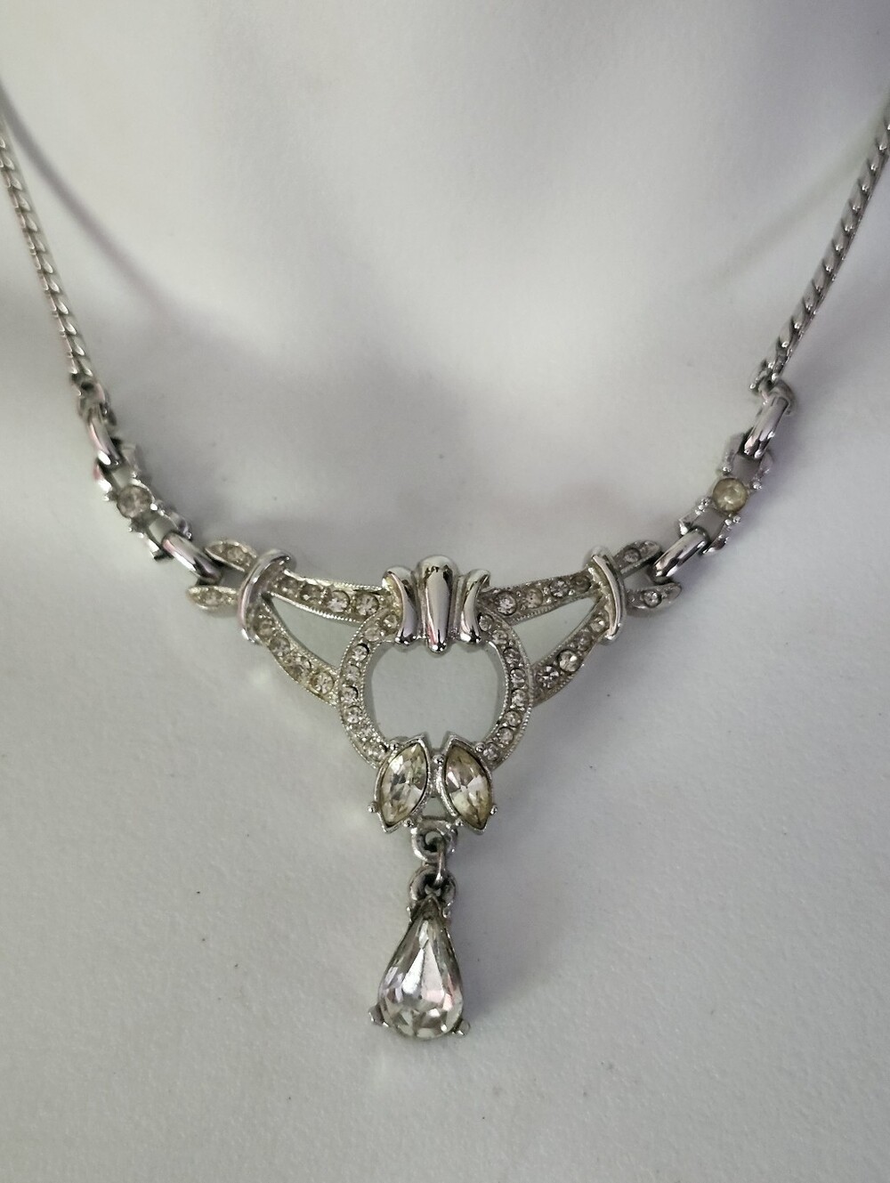Vtg Art Deco Style Silver-tone Rhinestone Central Teardrop Drop Necklace